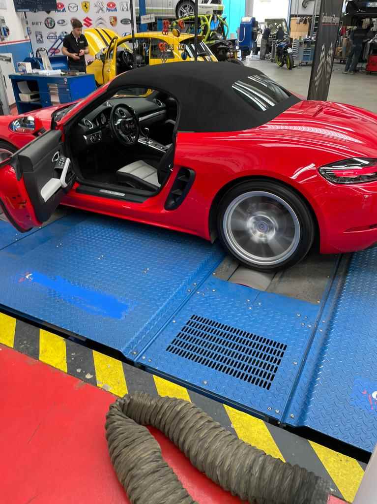 Rimappatura centralina Porsche Boxster 718 2.0t 300 cv