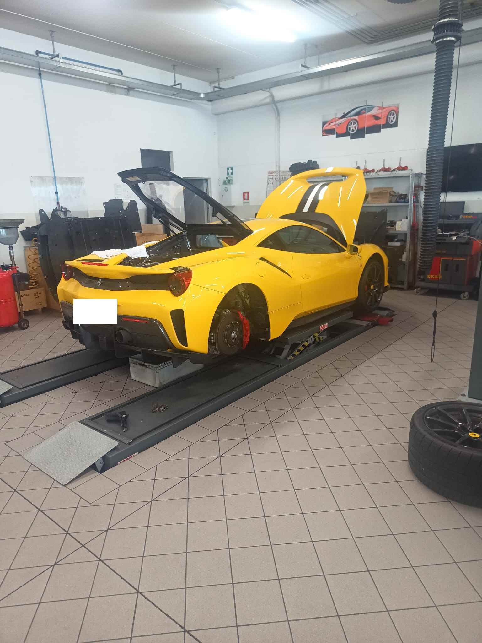 Ottimizzazione centralina Ferrari 488 GTB 3.9 v8 bi-turbo pista 720 cv: potenza e affidabililità!