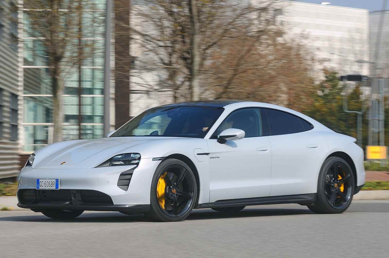 Rimappatura Centralina Porsche Taycan 4: Performance Elettrica Senza Precedenti